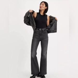 Levi’s 70s high flare black - worn twice